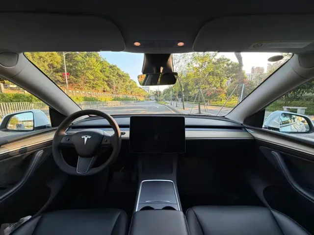 Tesla Model Y — Фото автомобиля 7
