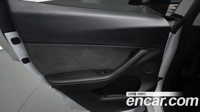 Tesla Model Y — Фото автомобиля 14