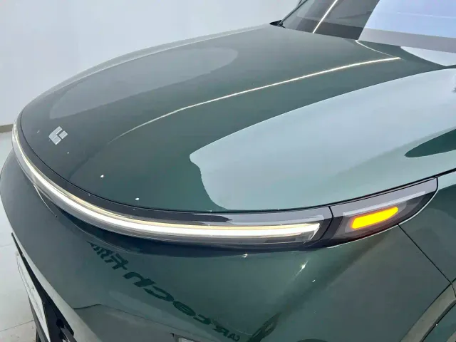 Li Auto L9 — Фото автомобиля 11