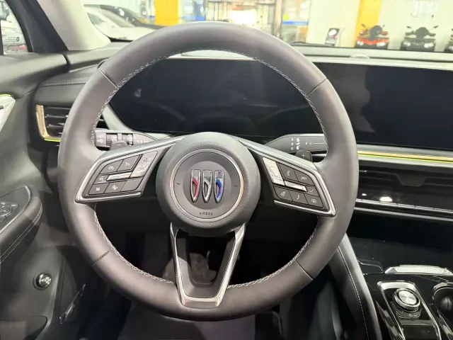 Buick Envision Plus — Фото автомобиля 13