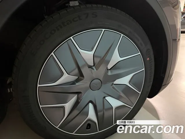 Tesla Model Y — Фото автомобиля 4