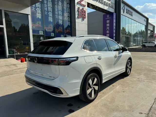 Volkswagen Tiguan L — Фото автомобиля 12