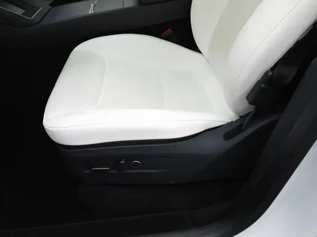 Tesla Model Y — Фото автомобиля 20