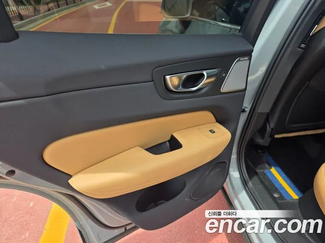 Вольво XC60 — Фото автомобиля 18