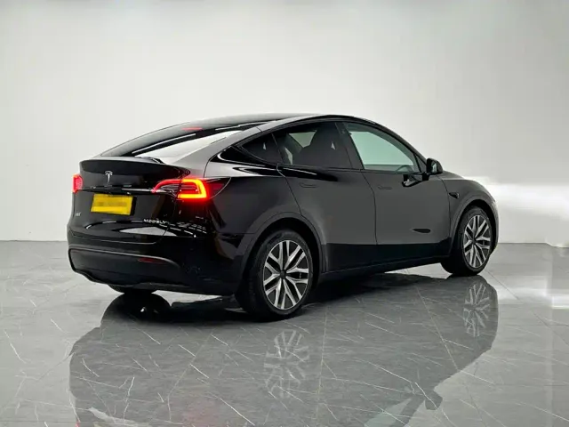 Tesla Model Y — Фото автомобиля 6