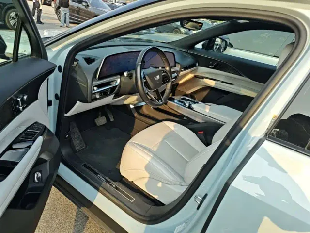Cadillac Lyriq — Фото автомобиля 15