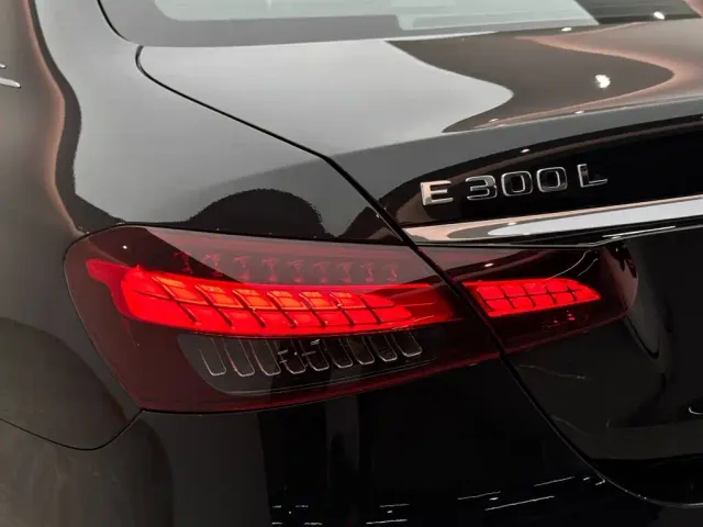 Mercedes-Benz E-Class — Фото автомобиля 21