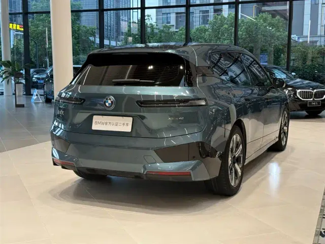 BMW iX — Фото автомобиля 8