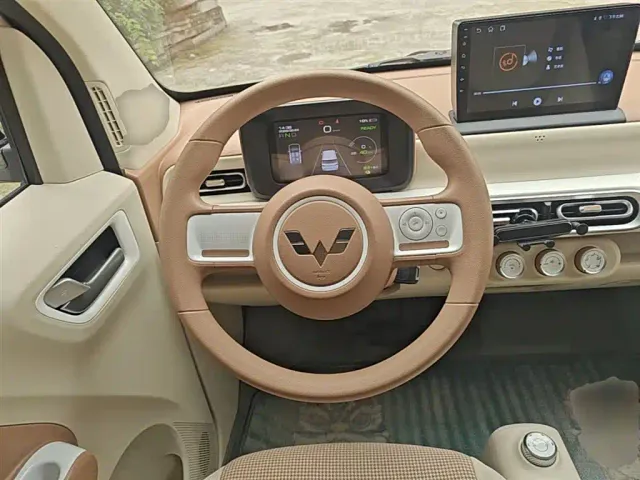 Wuling Hongguang Mini EV — Фото автомобиля 10