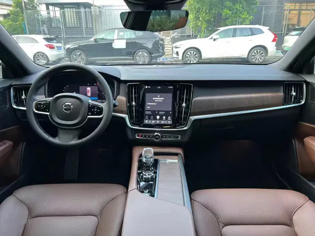 Volvo V90 — Фото автомобиля 11