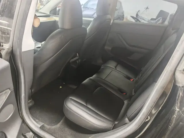 Tesla Model Y — Фото автомобиля 6