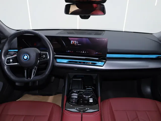 BMW i5 — Фото автомобиля 26