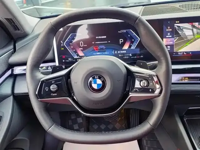 BMW 5 Series — Фото автомобиля 11