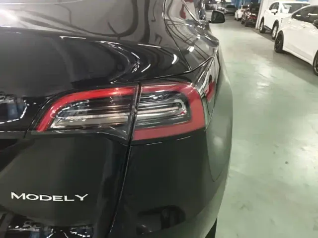 Tesla Model Y — Фото автомобиля 7