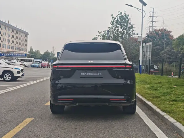 Li Auto Li L8 — Фото автомобиля 9