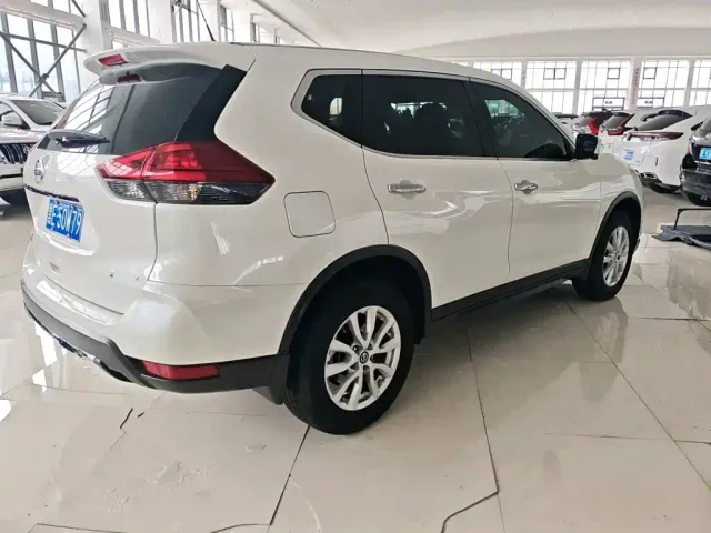 Nissan X-Trail — Фото автомобиля 9