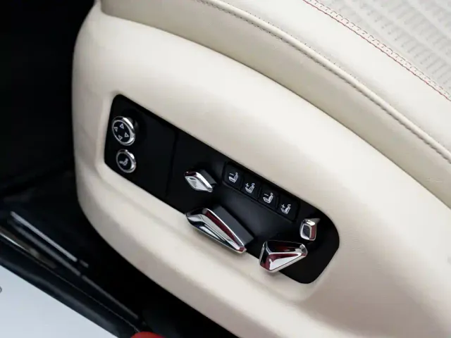 Bentley Flying Spur — Фото автомобиля 12