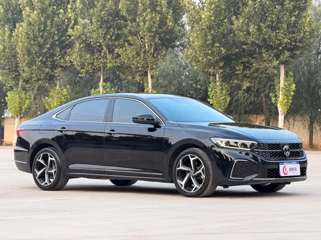 Volkswagen Passat — Фото автомобиля 3