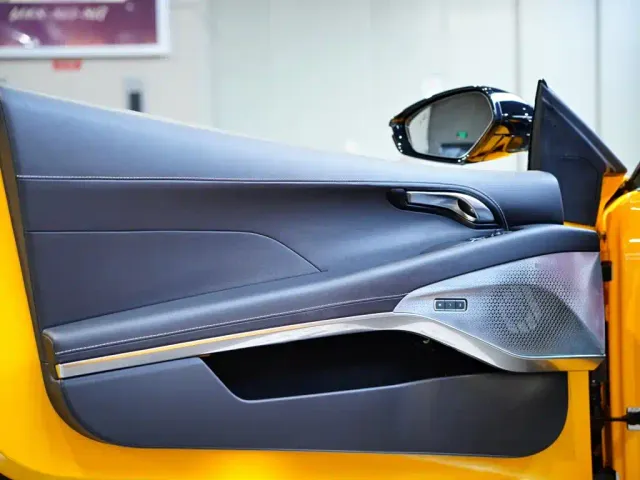 Lotus Emira — Фото автомобиля 21