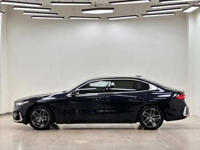 BMW 5 Series — Фото автомобиля 7