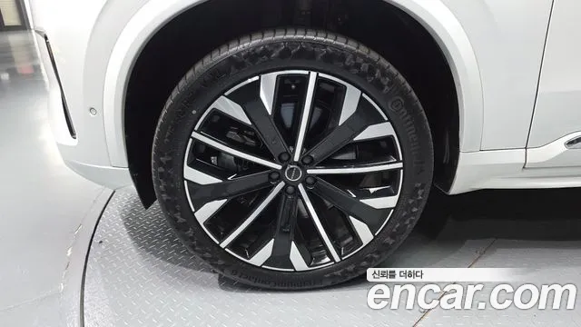 Volvo XC90 — Фото автомобиля 4