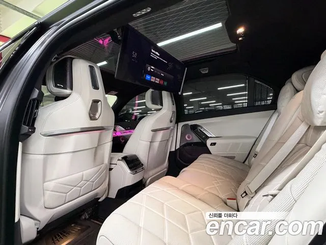 BMW i7 G70 — Фото автомобиля 14