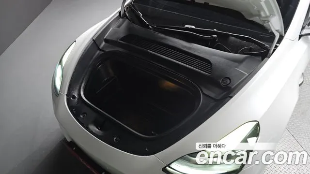 Tesla Model Y — Фото автомобиля 9