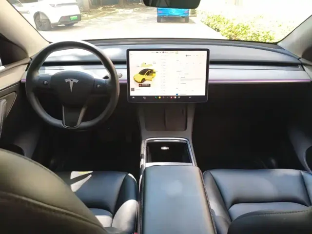 Tesla Model Y — Фото автомобиля 9