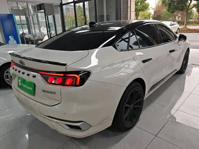 Ford Mondeo — Фото автомобиля 6