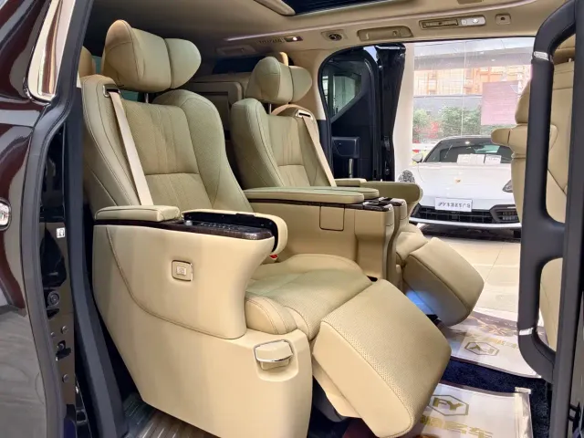 Toyota Vellfire — Фото автомобиля 10