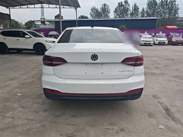 Volkswagen Lavida — Фото автомобиля 5