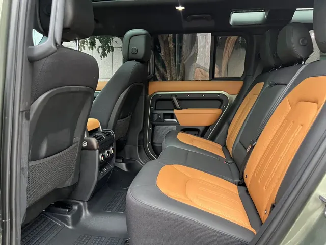 Land Rover Defender — Фото автомобиля 6