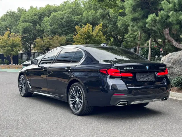BMW BMW 5 Series 2022 Facelift 530Li Leading M Sport Package — Фото автомобиля 18