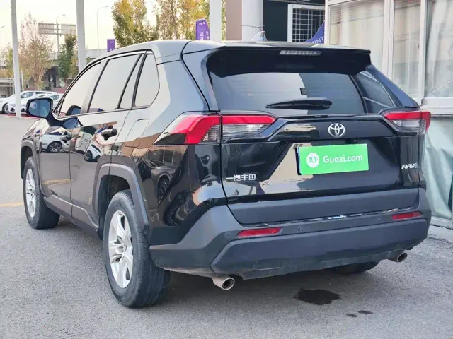 Toyota RAV4 — Фото автомобиля 22