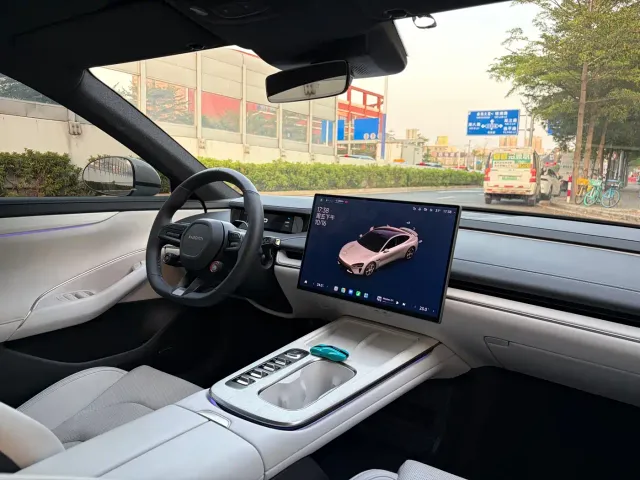 Xiaomi SU7 — Фото автомобиля 11