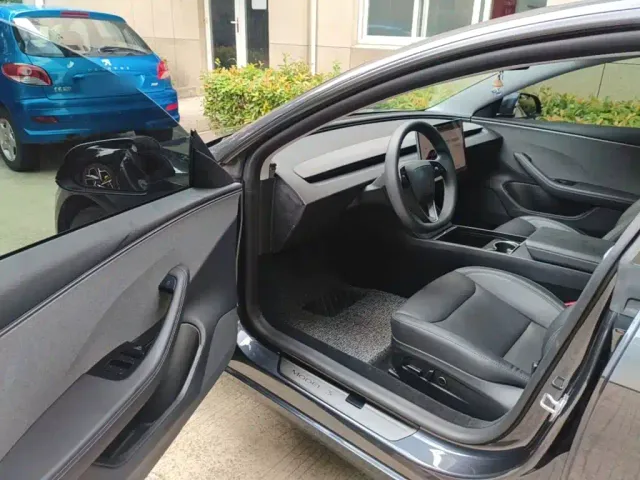Tesla Model 3 — Фото автомобиля 15