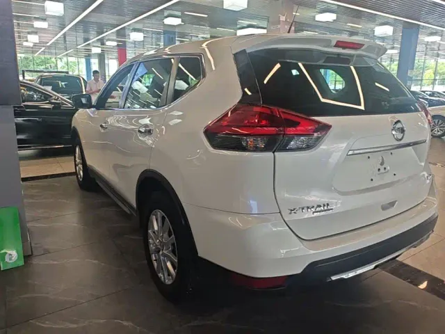 Nissan X-Trail — Фото автомобиля 4