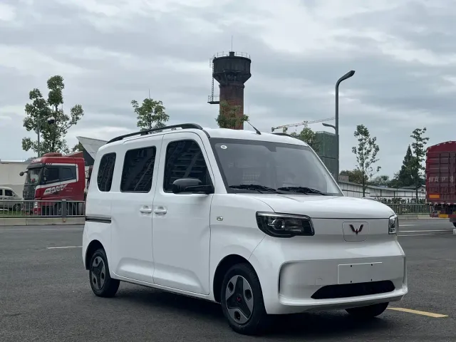 Wuling Zhiguang NEV — Фото автомобиля 3