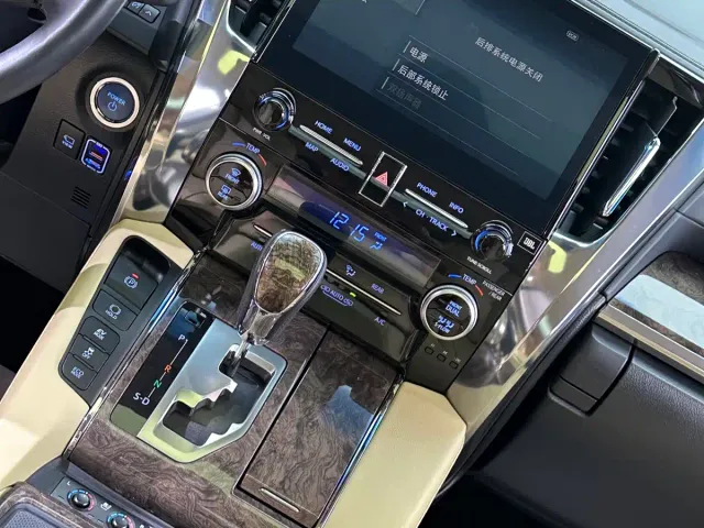 Toyota Alphard — Фото автомобиля 27