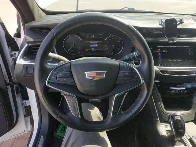 Cadillac XT5 — Фото автомобиля 10