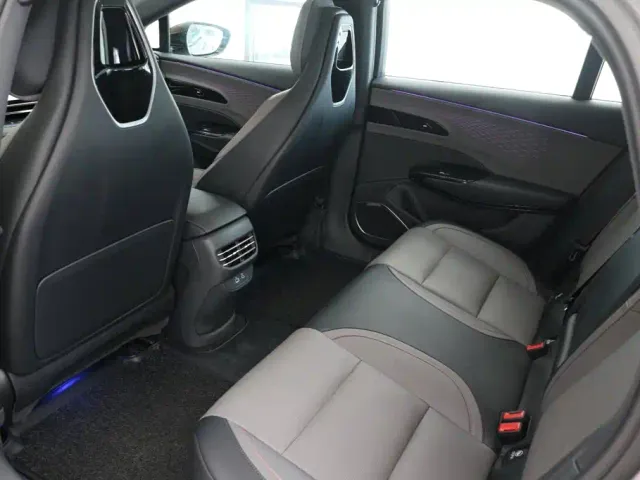 Hongqi Hongqi EH7 2025 640 AWD Smart Selection Edition — Фото автомобиля 11
