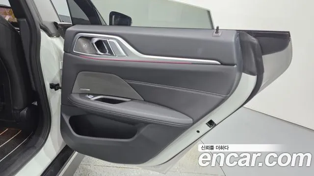 BMW i4 — Фото автомобиля 22