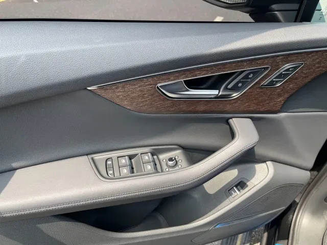 Audi Q7 — Фото автомобиля 9