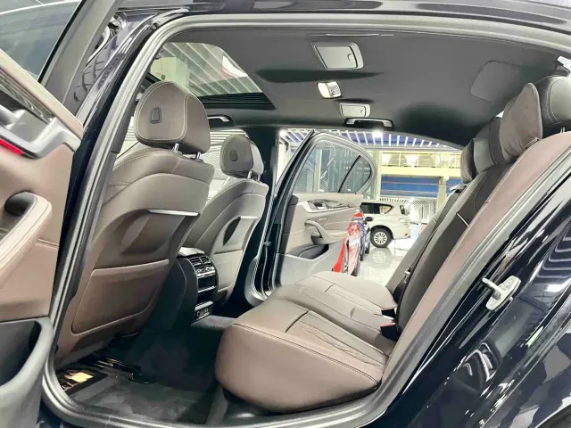 BMW 5 Series — Фото автомобиля 7