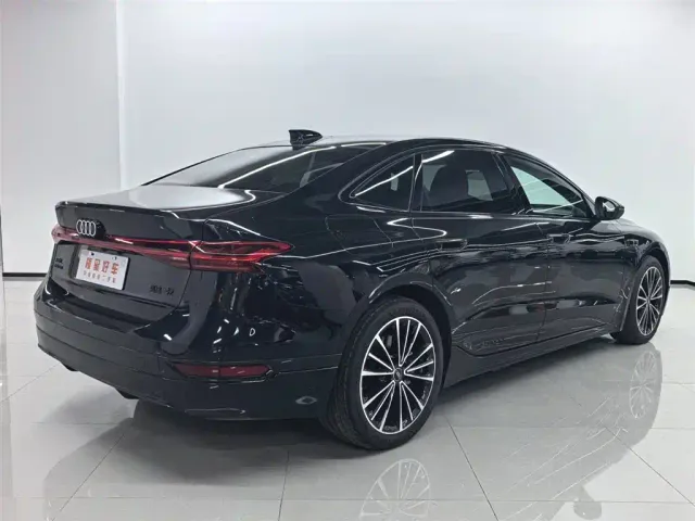 Audi A6L e-tron — Фото автомобиля 5