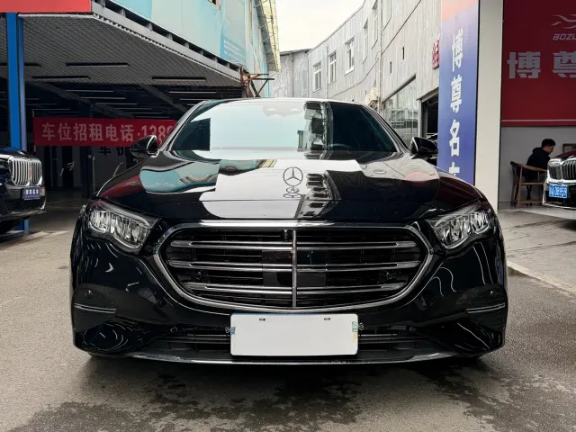 Mercedes-Benz E-Class — Фото автомобиля 2