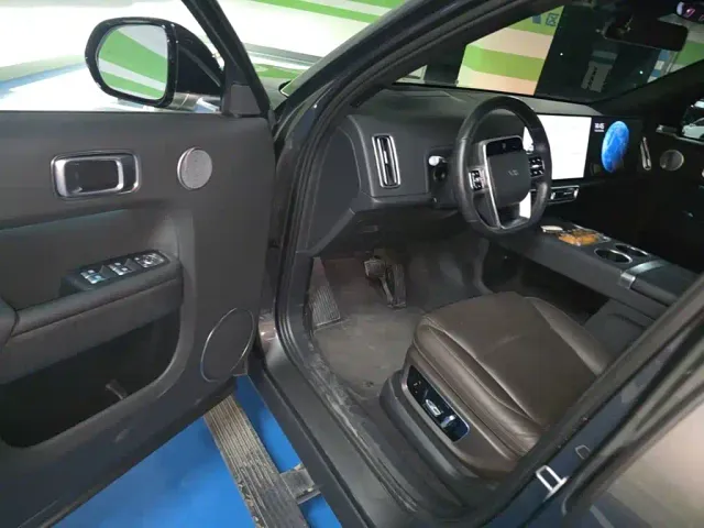 Li Auto L9 — Фото автомобиля 15