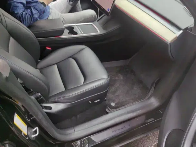 Tesla Model Y — Фото автомобиля 8