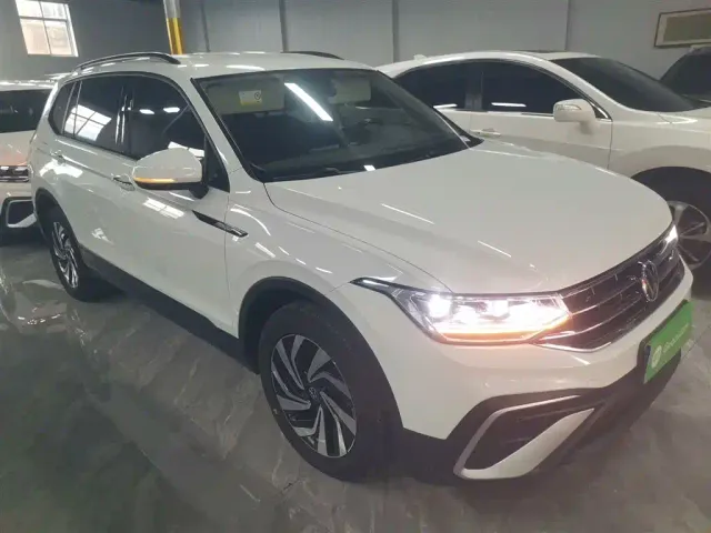 Volkswagen Tiguan L — Фото автомобиля 22