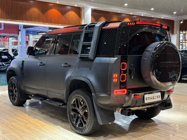 Land Rover Defender — Фото автомобиля 12